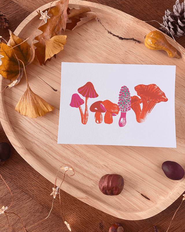 Lot de quatre cartes postales d'automne